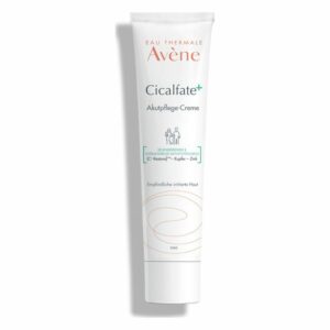 Tube mit Avène Cicalfate+ Akutpflege-Creme zur Pflege empfindlicher und irritierter Haut