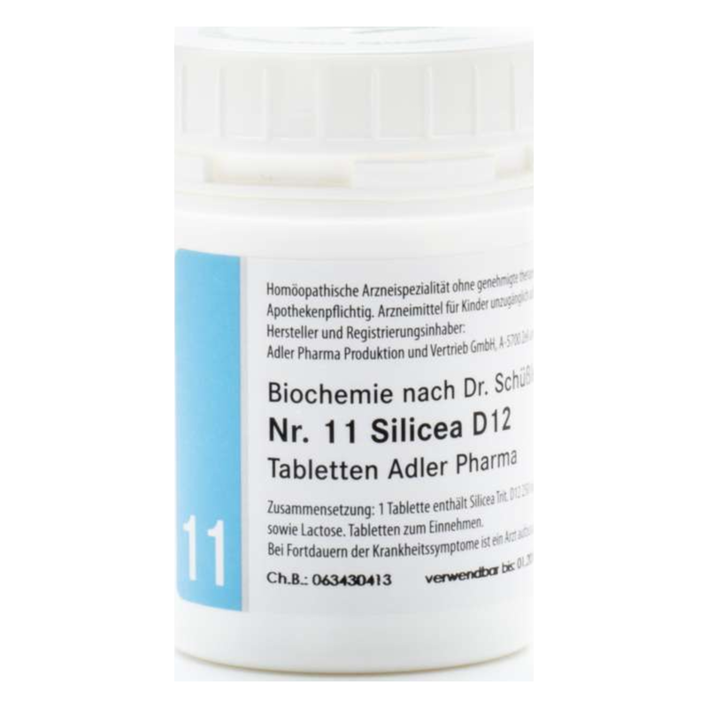 schuessler-salz-adler-nr-11-2025.png Weiße Flasche mit blauer Beschriftung für homöopathische Tabletten Nr. 11 Silicea D12 von Adler Pharma.
